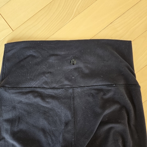 Lululemon Black Cropped Size 4 - Picture 4 of 5